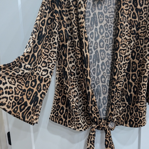 Leopard wrap top - Picture 3 of 3